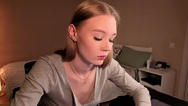 Snapshot of Sellina_moon chatting on April 30, 1:12 am Sellina moon online show from April 30, 1:12 am