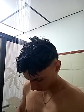 Snapshot of Diablito045 chatting on April 5, 8:50 pm Diablito045 online show from April 5, 8:50 pm