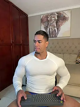 Snapshot of Trevor_vinc chatting on April 21, 1:39 pm Trevor vinc online show from April 21, 1:39 pm