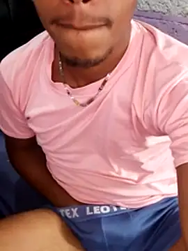 Snapshot of Xmoreno31 chatting on April 4, 7:22 pm Xmoreno31 online show from April 4, 7:22 pm