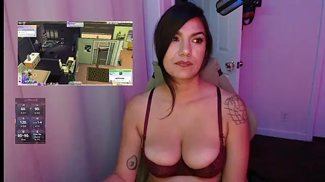 Snapshot of sweetRoxie chatting on May 15, 11:23 pm sweetRoxie online show from May 15, 11:23 pm