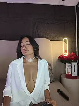 Snapshot of ElenaJamess chatting on May 27, 6:49 pm ElenaJamess online show from May 27, 6:49 pm