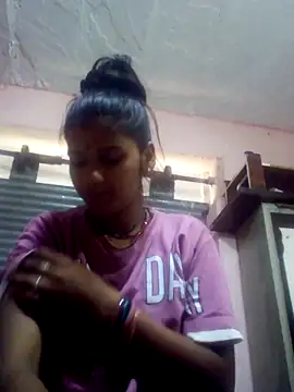 Snapshot of Raveena0990 chatting on May 17, 12:41 am Raveena0990 online show from May 17, 12:41 am