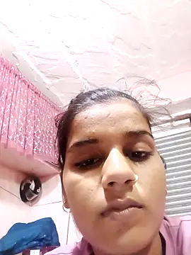 Snapshot of Raveena0990 chatting on May 25, 9:32 pm Raveena0990 online show from May 25, 9:32 pm