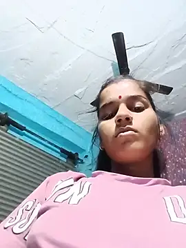 Snapshot of Raveena0990 chatting on May 30, 10:29 pm Raveena0990 online show from May 30, 10:29 pm