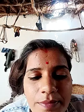 Snapshot of Raveena0990 chatting on May 31, 10:33 am Raveena0990 online show from May 31, 10:33 am