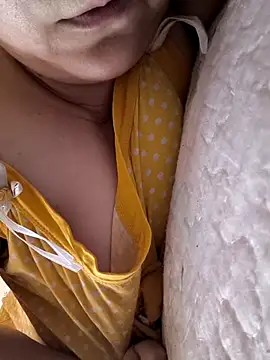 Snapshot of _Yourpussy_ chatting on April 7, 7:53 am Yourpussy online show from April 7, 7:53 am