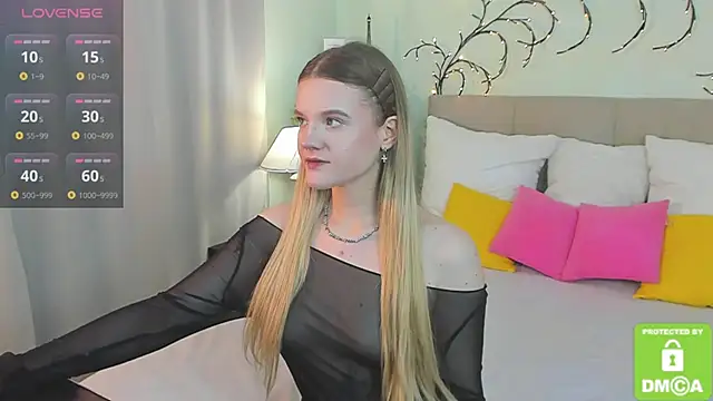 Snapshot of Emma_peach chatting on June 9, 7:42 am Emma peach online show from June 9, 7:42 am