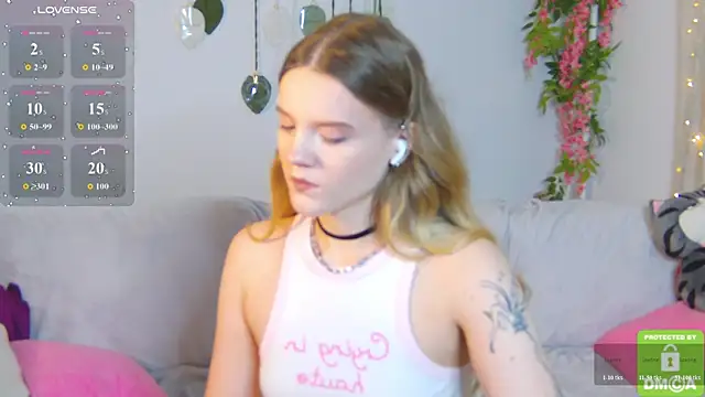Snapshot of Emma_peach chatting on July 29, 12:53 am Emma peach online show from July 29, 12:53 am