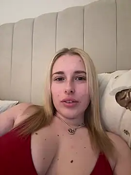 EloiseeUKK online show from March 23, 7:23 am