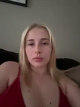 Snapshot of EloiseeUKK chatting on May 28, 5:16 am EloiseeUKK online show from May 28, 5:16 am