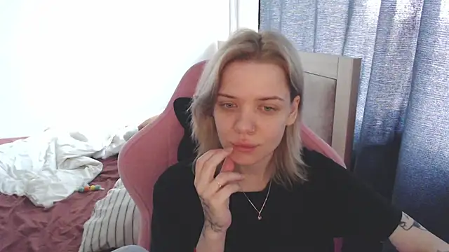 Snapshot of TenderChloe chatting on May 30, 9:39 am TenderChloe online show from May 30, 9:39 am