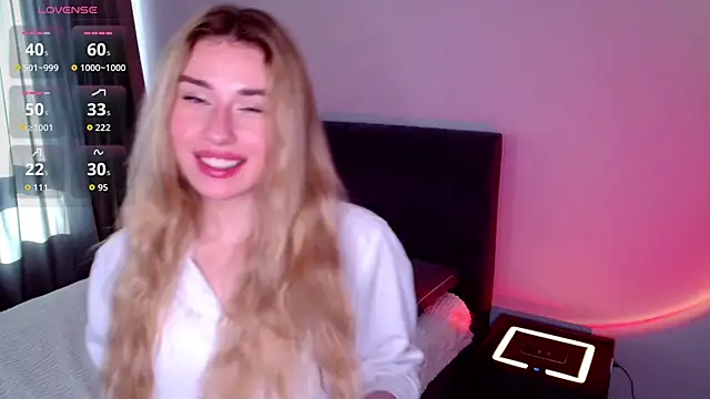 Snapshot of LulyDOLL chatting on April 17, 4:37 am LulyDOLL online show from April 17, 4:37 am