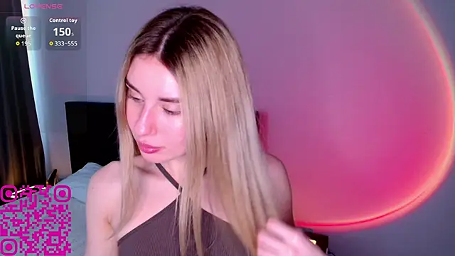 Snapshot of LulyDOLL chatting on April 26, 6:55 am LulyDOLL online show from April 26, 6:55 am