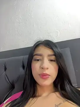 Snapshot of Hannaa_blondee chatting on April 8, 12:32 am Hannaa blondee online show from April 8, 12:32 am