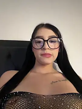 Snapshot of Hannaa_blondee chatting on April 24, 10:45 pm Hannaa blondee online show from April 24, 10:45 pm