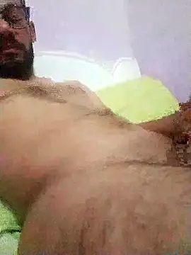 Snapshot of Alimohamed08 chatting on May 15, 10:50 pm Alimohamed08 online show from May 15, 10:50 pm