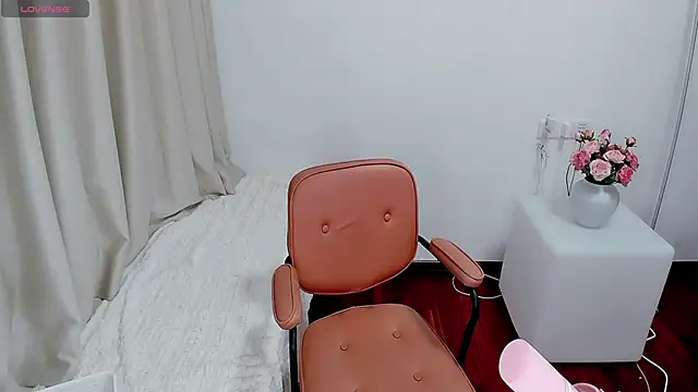 Snapshot of KEYE-SS chatting on April 2, 5:21 pm KEYE-SS online show from April 2, 5:21 pm