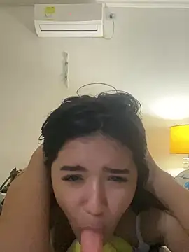 Snapshot of valvam_ chatting on April 18, 1:26 pm valvam online show from April 18, 1:26 pm