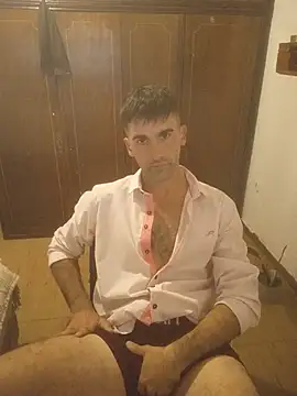 Snapshot of Tomasselo chatting on May 8, 7:30 pm Tomasselo online show from May 8, 7:30 pm