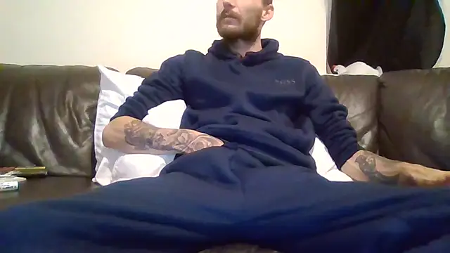 feetlovrr94 online show from May 7, 11:54 pm