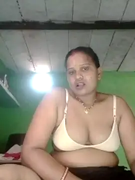 Snapshot of Shivani09900 chatting on June 16, 8:39 am Shivani09900 online show from June 16, 8:39 am