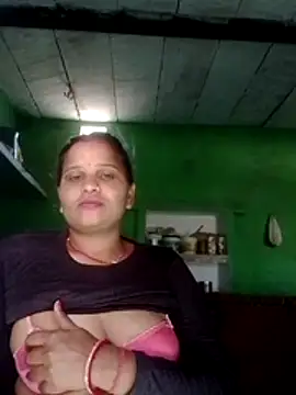 Snapshot of Shivani09900 chatting on June 27, 10:09 am Shivani09900 online show from June 27, 10:09 am