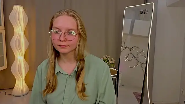 Snapshot of AlicaCohill chatting on March 31, 7:14 pm AlicaCohill online show from March 31, 7:14 pm