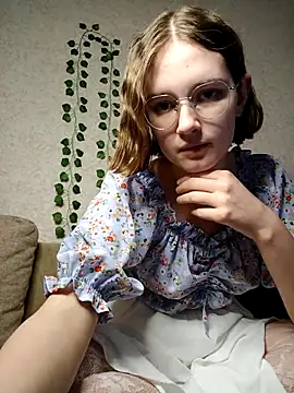 Heyy Mia online show from March 27, 4:29 pm