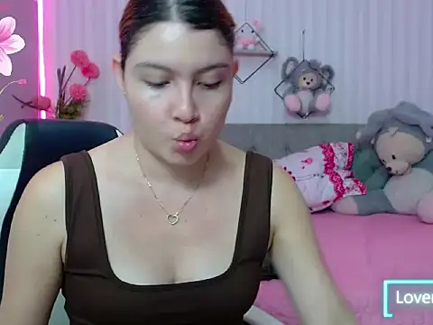 Snapshot of honey-blossom chatting on April 21, 4:23 pm honey-blossom online show from April 21, 4:23 pm