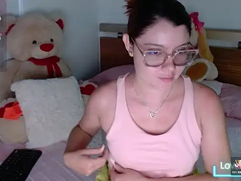 Snapshot of honey-blossom chatting on April 27, 12:36 pm honey-blossom online show from April 27, 12:36 pm