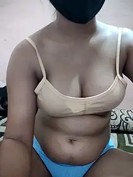 Snapshot of Wild_Kiara chatting on April 22, 4:19 pm Wild Kiara online show from April 22, 4:19 pm