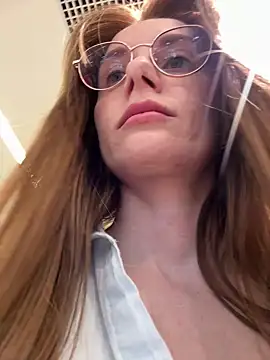 Snapshot of FReyja_44 chatting on May 19, 8:09 am FReyja 44 online show from May 19, 8:09 am