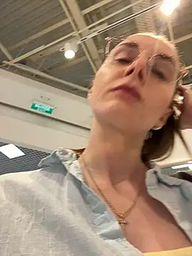 Snapshot of FReyja_44 chatting on June 16, 9:56 am FReyja 44 online show from June 16, 9:56 am