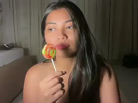 Snapshot of zafarina_18 chatting on April 14, 2:34 pm zafarina 18 online show from April 14, 2:34 pm