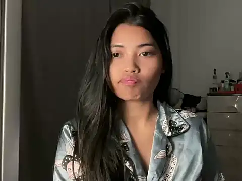 Snapshot of zafarina_18 chatting on June 28, 7:09 pm zafarina 18 online show from June 28, 7:09 pm