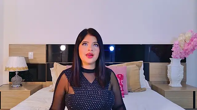Elodie Laurent online show from April 23, 11:31 am