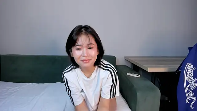 Snapshot of suareiko chatting on April 6, 1:14 am suareiko online show from April 6, 1:14 am