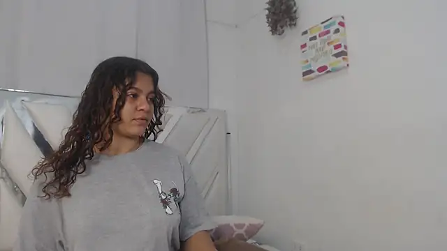 Snapshot of AlannaHarper chatting on June 18, 10:58 pm AlannaHarper online show from June 18, 10:58 pm