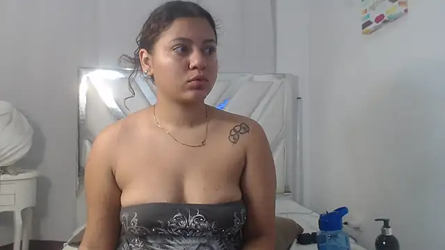 Snapshot of AlannaHarper chatting on June 20, 4:43 pm AlannaHarper online show from June 20, 4:43 pm