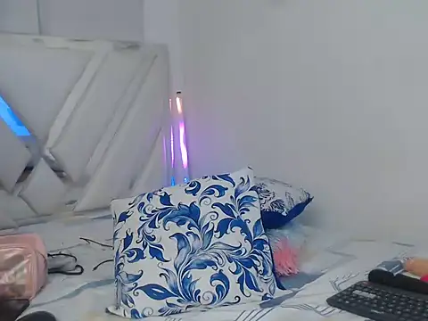 Snapshot of AlannaHarper chatting on June 24, 3:55 pm AlannaHarper online show from June 24, 3:55 pm