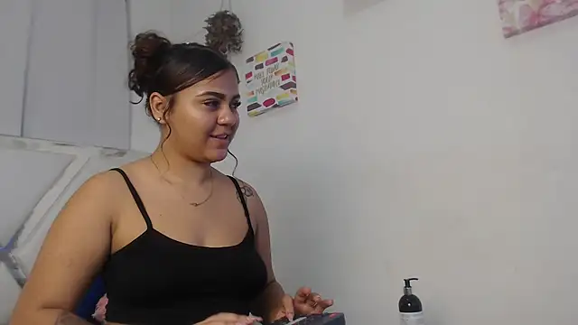 Snapshot of AlannaHarper chatting on June 25, 2:43 pm AlannaHarper online show from June 25, 2:43 pm