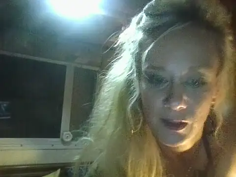 Snapshot of batshtcrzybbylov3 chatting on May 28, 1:58 am batshtcrzybbylov3 online show from May 28, 1:58 am