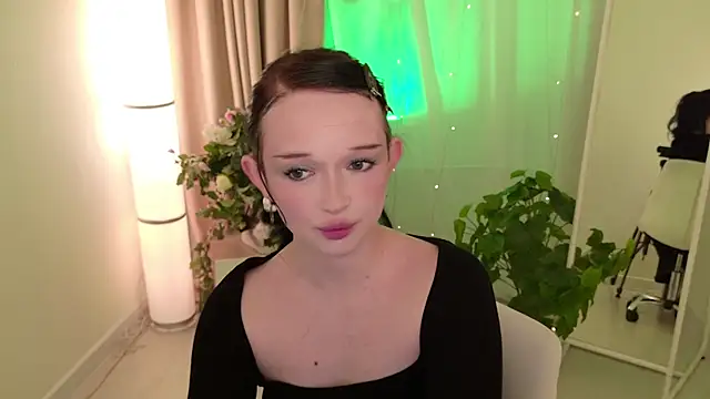 Snapshot of Flora_Ray chatting on April 1, 12:50 pm Flora Ray online show from April 1, 12:50 pm