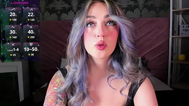Snapshot of _mykinkydoll_ chatting on April 10, 5:28 pm mykinkydoll online show from April 10, 5:28 pm