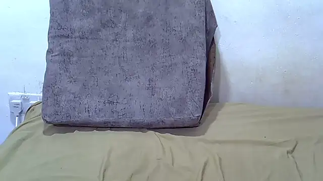 Snapshot of Sexxy_Peach chatting on April 7, 12:11 am Sexxy Peach online show from April 7, 12:11 am