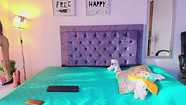 Daphne Rosse online show from June 29, 12:05 pm