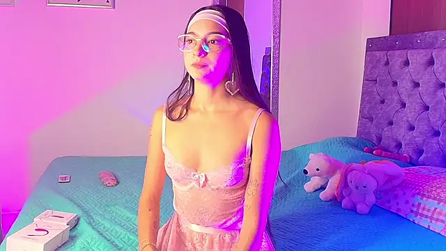 Daphne Rosse online show from July 5, 12:23 pm