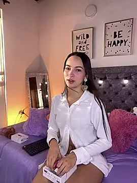 Daphne Rosse online show from July 25, 11:30 am