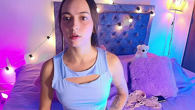 Daphne Rosse online show from July 31, 11:20 am
